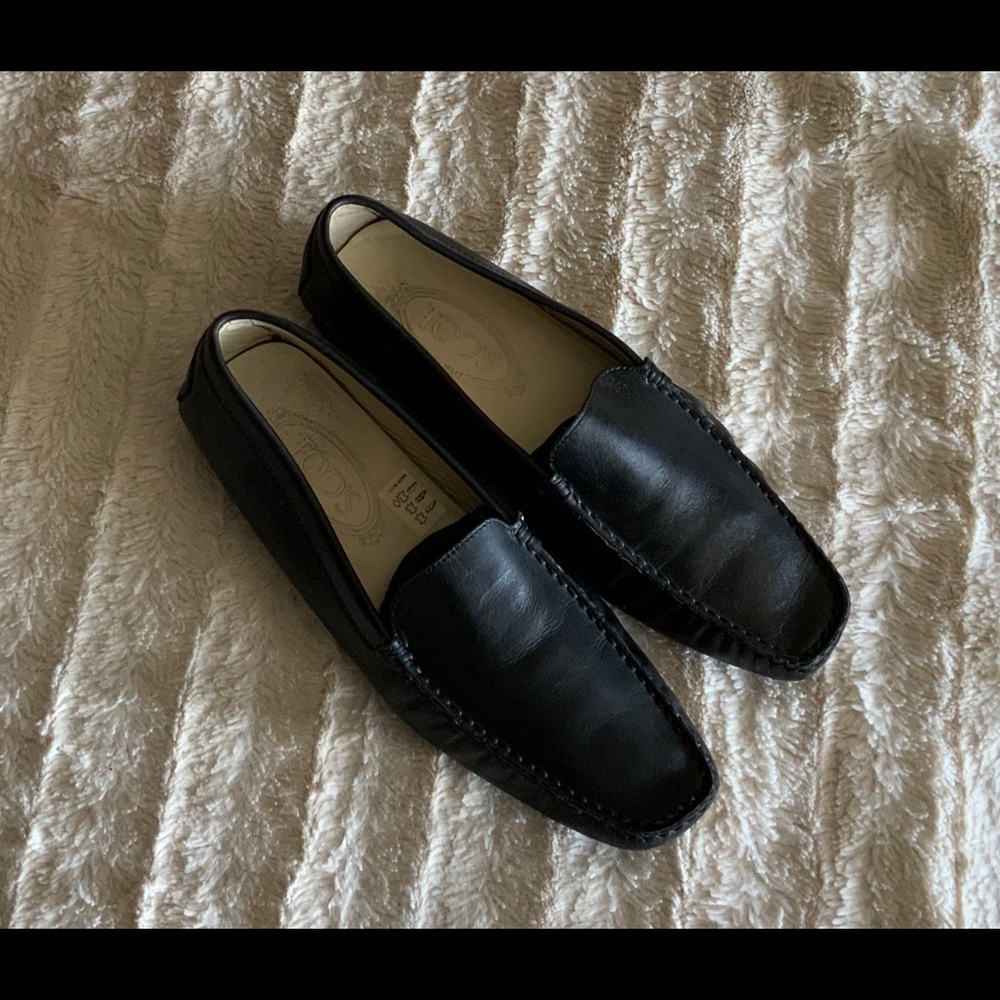 Tod’s black leather driving moc.